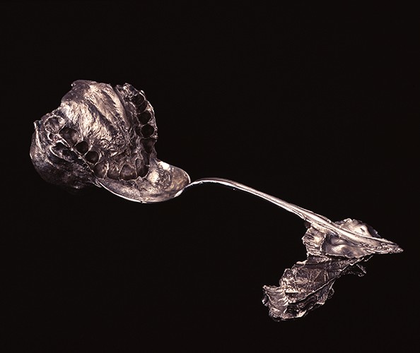 Janine Antoni, "Umbilical," 2000. Sterling silver, 3 x 8 x 3 in. © Janine Antoni; Courtesy of the artist and Luhring Augustine, New York. Janine Antoni, "Umbilical," 2000. Sterling silver, 3 x 8 x 3 in. © Janine Antoni; Courtesy of the artist and Luhring Augustine, New York.