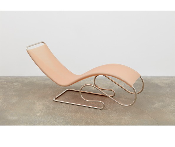 Hannah Levy, Untitled, 2021. Nickel-plated steel, silicone. 26 x 16 x 46 in. Hannah Levy, Untitled, 2021. Nickel-plated steel, silicone. 26 x 16 x 46 in.