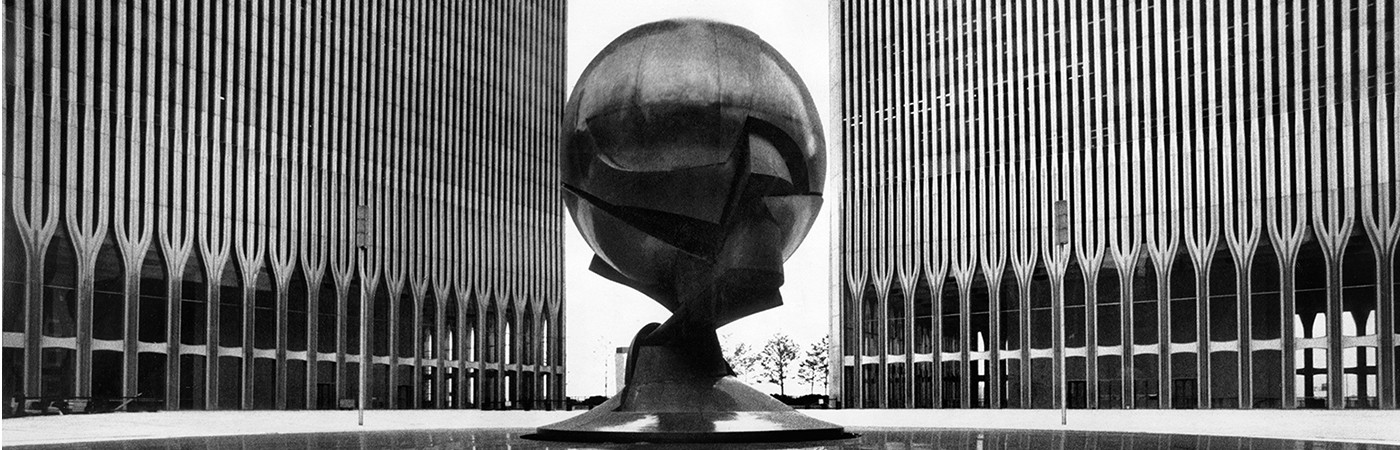 Fritz Koenig’s “Great Caryatid Sphere N.Y.” at the World Trade Center, Photo: 1975, Jack Manning/The New York Times/Redux
