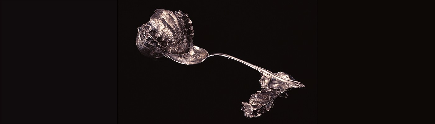 Janine Antoni, Umbilical, 2000. Sterling silver, 3 x 8 x 3 in. © Janine Antoni; Courtesy of the artist and Luhring Augustine, New York.