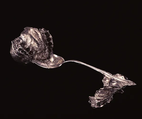Janine Antoni, "Umbilical," 2000. Sterling silver, 3 x 8 x 3 in. © Janine Antoni; Courtesy of the artist and Luhring Augustine, New York.