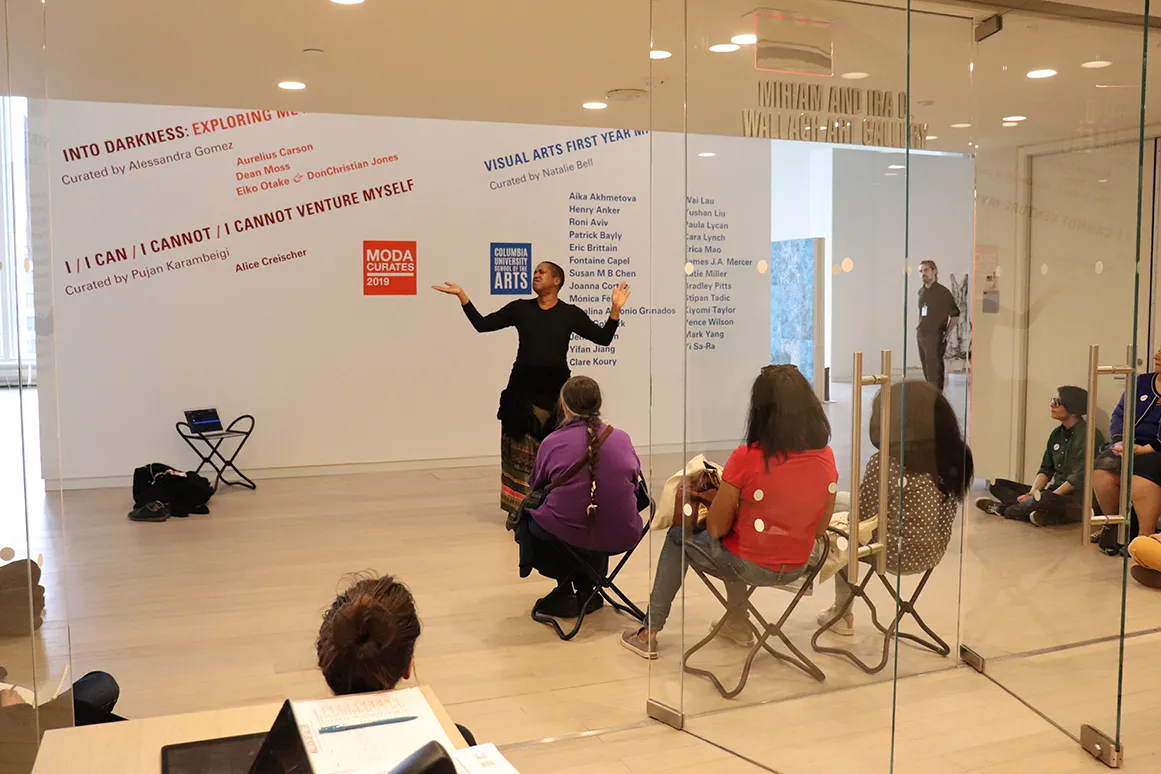 Documentary image of the performance of "Morning Breath" (2019) by Aurelius Carson. Courtesy the artist; photograph by Documentary image of the performance of "Morning Breath" (2019) by Aurelius Carson. Courtesy the artist; photograph by Alessandra Gómez.
