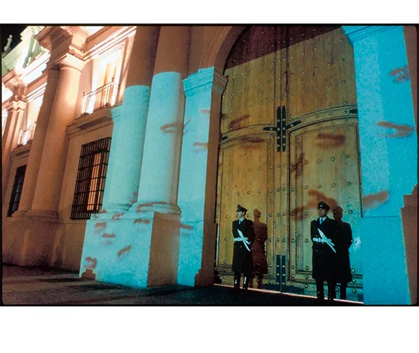 Lotty Rosenfeld, Moción de Orden [Point of Order], video projection, 2002. Courtesy the Lotty Rosenfeld Foundation.
