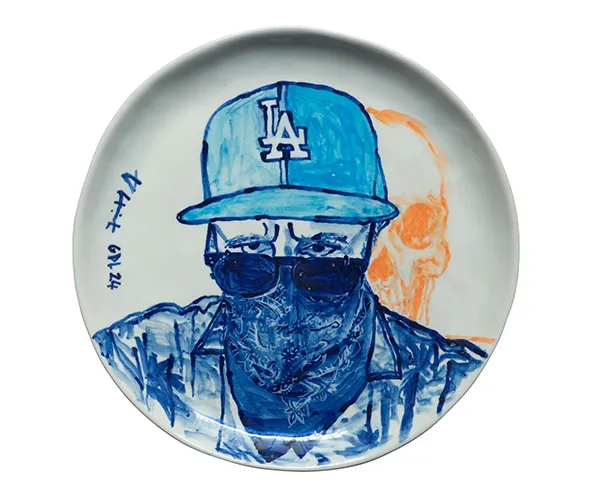 Rubén Ortiz-Torres, Comala Bandit Selfie, 2024. Glazed stoneware, 31.5 cm x 31.5 cm, Guadalajara, Cerámica Suro.