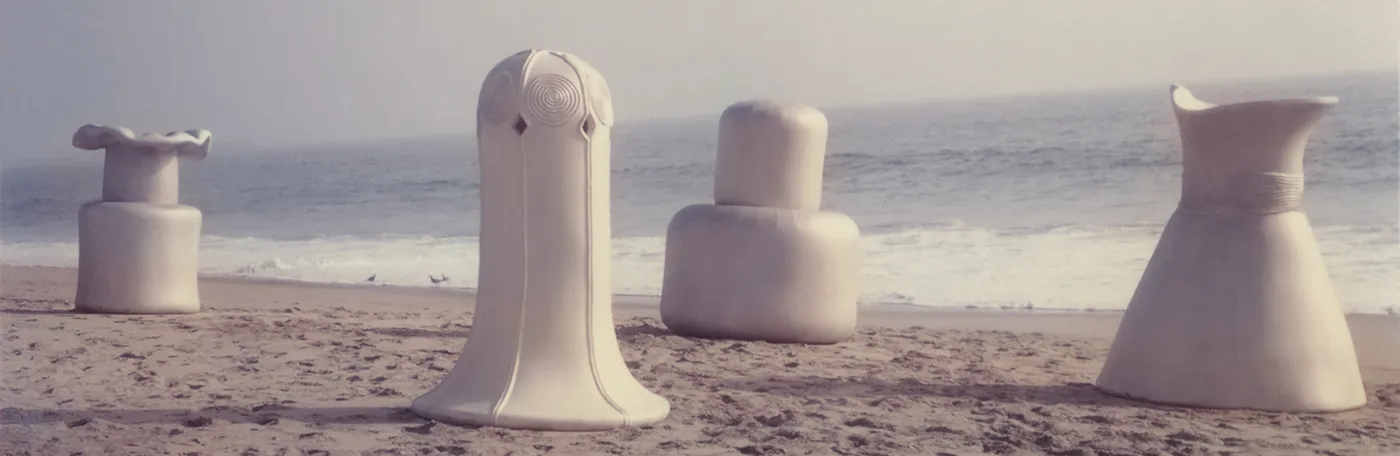 Heidi Bucher, "Bodyshells, Venice Beach," video still, 1972. Courtesy of the artist and Mendes Wood DM, São Paulo, Brussels, Paris, New York.