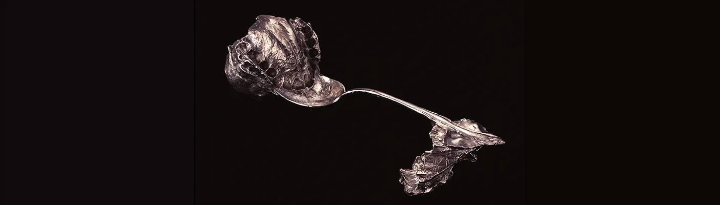 Janine Antoni, Umbilical, 2000. Sterling silver, 3 x 8 x 3 in. © Janine Antoni; Courtesy of the artist and Luhring Augustine, New York.