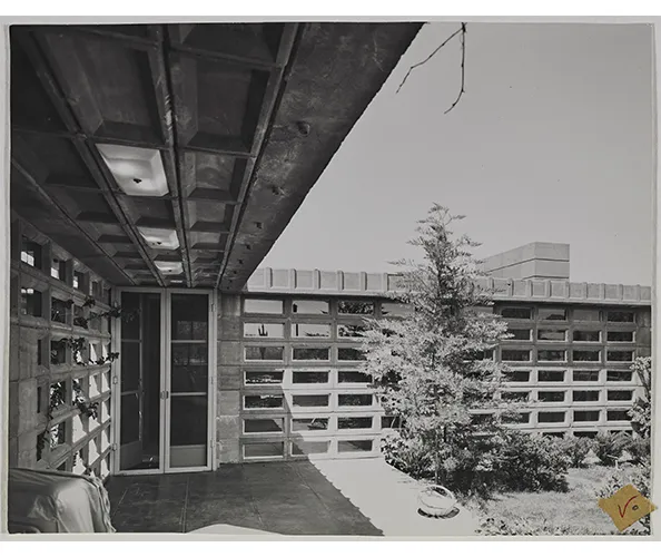 View of Benjamin Adelman House, 1951, The Frank Lloyd Wright Foundation Archives (The Museum of Modern Art | Avery Architectural & Fine Arts Library, Columbia University, New York).