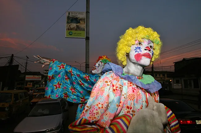 George Osodi. The Marketers from the series "Lagos Uncelebrated," 2006. Courtesy the artist and Z Photographic Ltd.